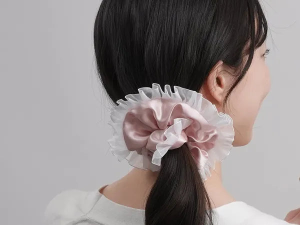 結び目の摩擦を抑えるシルクシュシュ