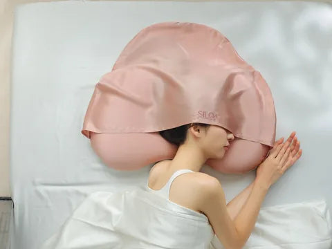 ゴムを使わないフードのゆったりした構造